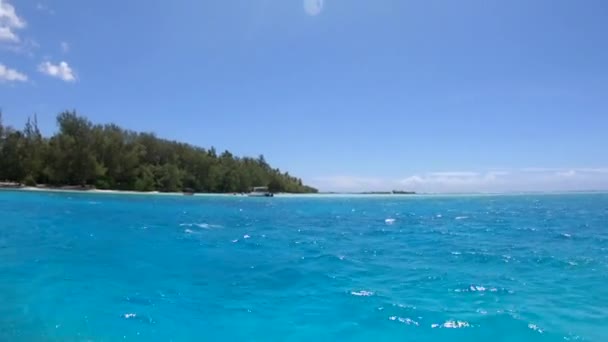 Tracking Wide Shot Out Boat Small Motu Moorea French Polynesia — Vídeo de Stock