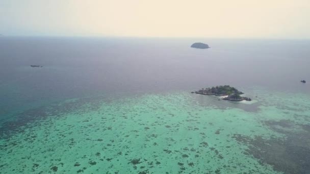 Aerial View Small Scattered Rock Islands Blue Ocean Thailand Camera — Vídeos de Stock
