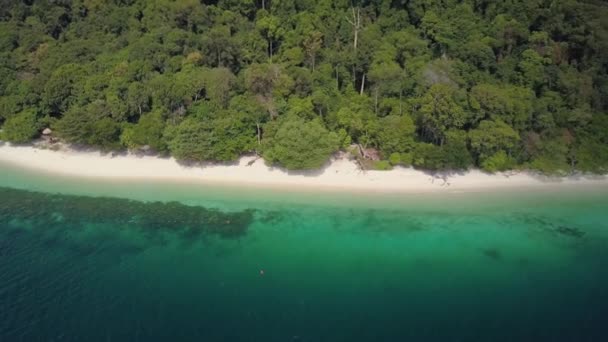 Aerial View Incredible Beach Clear Waters Thailand Camera Tracking Panning — Stockvideo