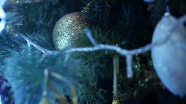 Close Christmas Decorations Christmas Tree Lights Flicker — Vídeo de stock