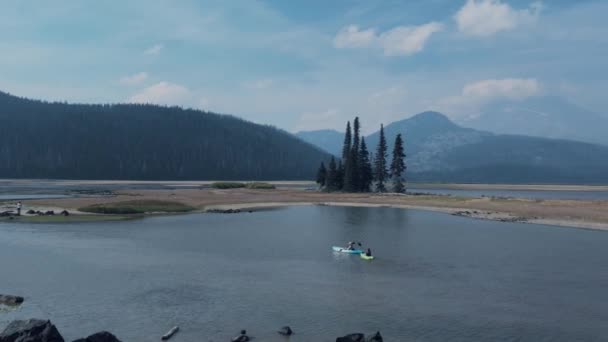 Kayakers Sparks Lake Oregon — Stockvideo