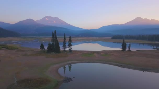 Aerial View Sunrise Sparks Lake Oregon — Wideo stockowe
