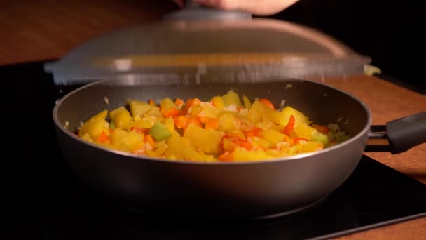 Opening Lid Frying Pan Full Boiling Vegetables Home Kitchen — Video Stock