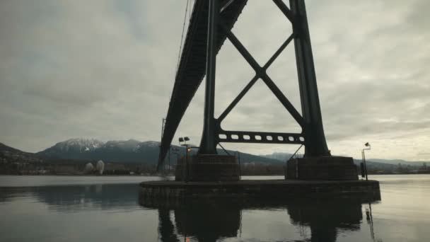 Wide Shot Lions Gate Suspension Bridge Bottom Tower Vancouver Cloudy — стоковое видео