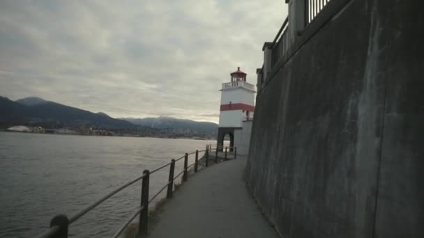 Wide Dynamic Roll Shot Brockton Point Lighthouse Vancouver Stanley Park — Vídeo de Stock