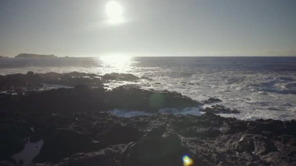Wide Shot Splashing Ocean Waves Sunny Day Lens Flare Ucluelet — стоковое видео