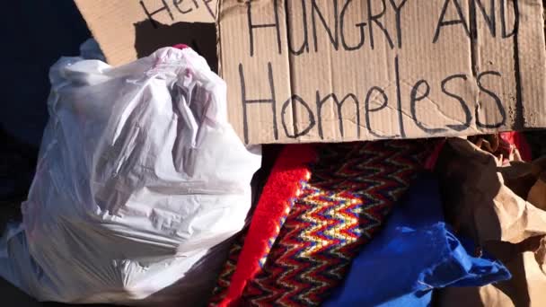 Cardboard Signs Read Single Mom Anything Helps Hungry Homeless Sitting — Vídeo de Stock