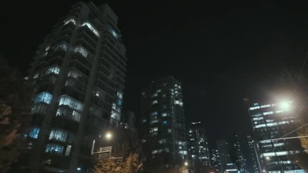 Wide Dynamic Shot Night Condos West End Vancouver — Stockvideo