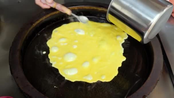 Close Slow Motion Shot Taiwanese Pancake Eggs Making — Stockvideo