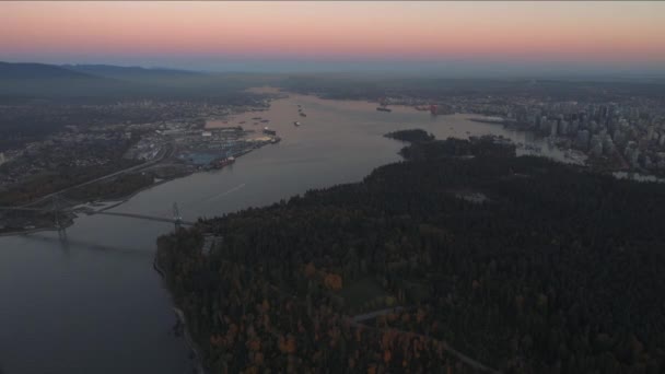 Aerial Wide Shot Stanley Park Vancouver Dusk — стоковое видео