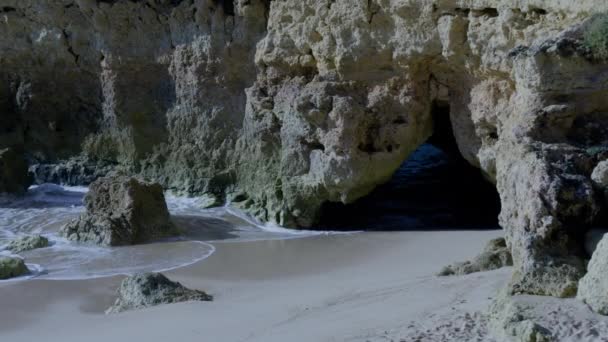 Portekiz Güneyinde Kayalık Bir Sahil Şeridi — Stok video