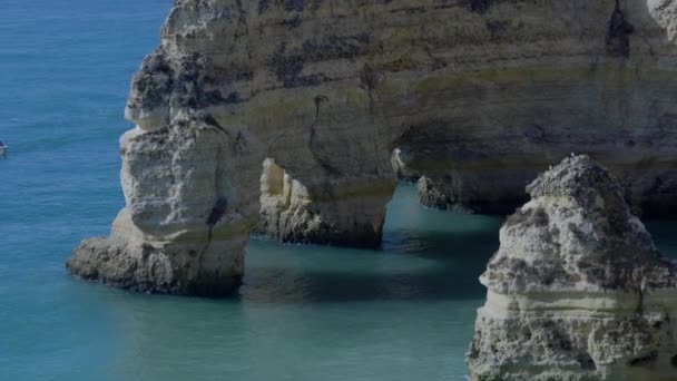 Vacker Stenig Kustlinje Södra Delen Den Portugisiska Algarve Regionen — Stockvideo