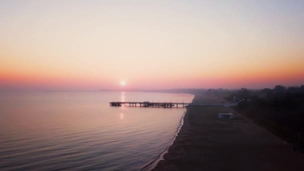 Foggy Sunrise Sea Hazy Morning Orange Sun Drone Footage Pier — Stock Video