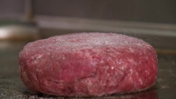 Close Raw Burger Patty Restaurant Grill Black Pepper Salt Ground — Stock Video