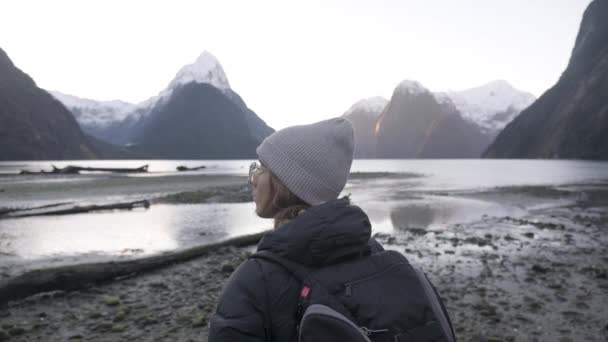 Slow Motion Shot Girl Hiking Gear Turning Facing Milford Sound — Video