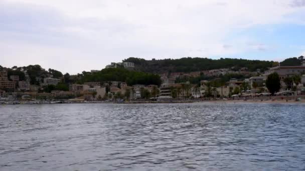 Stranden Port Dsller Mallorca Sett Utifrån Piren Med Staden Och — Stockvideo