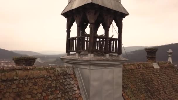 Bir Öğleden Sonra Sighisoara Şehrindeki Eski Bir Mimarın Arka Planda — Stok video
