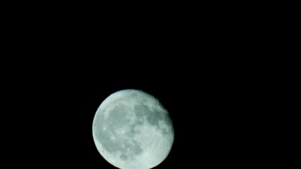 Lua Percorrendo Céu Noturno — Vídeo de Stock