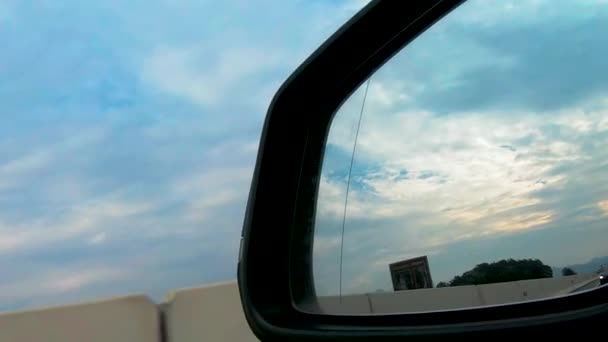 Blick Rückspiegel Vom Auto Auf Die Autobahn Personentransport Autofahrt Auf — Stockvideo