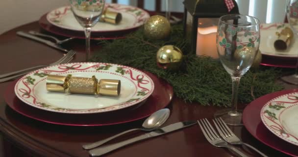 ワイドパン装飾クリスマステーブルセット木製テーブル — ストック動画