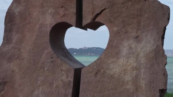 Камень Сердце Озере Замрди Балатон Европа — стоковое видео
