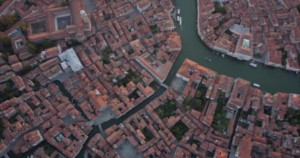 Rakt Ner Flygfoto Basilica Dei Frari Och Canal Grande Venedig — Stockvideo