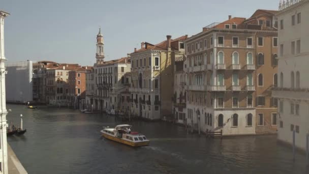 Barcos Cruzeiro Canal Grande Vista Rialto Ponte Veneza Itália — Vídeo de Stock