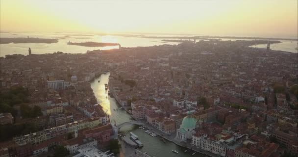 Široký Letecký Záběr Podsvícených Benátek Chiesa San Simeone Piccolo Morning — Stock video
