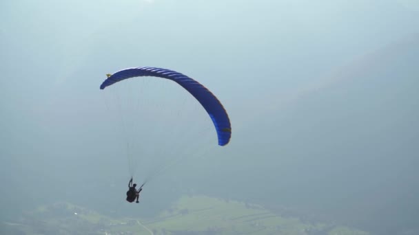 Paraglider Flyger Slovenien — Stockvideo