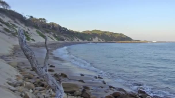 グレン ガリフとフォー シーズンズ ビーチの間の湾 — ストック動画
