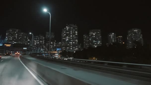 Estrada Noturna Chegando Centro Vancouver Canadá Ampla Tomada Dinâmica — Vídeo de Stock