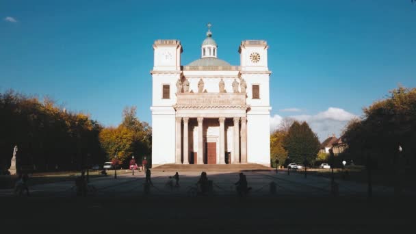 Catedral Vac Aka Dom Outono — Vídeo de Stock