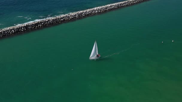 Drone Voilier Dirigeant Vers Mer Ces Images Ont Été Capturées — Video