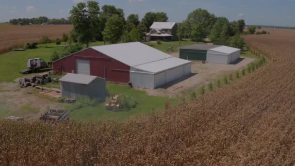 Luchtfoto Van Een Familieboerderij Met Landbouwgrond Een Schuur Een Boerderij — Stockvideo