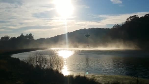 Army National Guard Blackhawk Helicopter Gets Water Bambi Bucket Fight — Stock Video