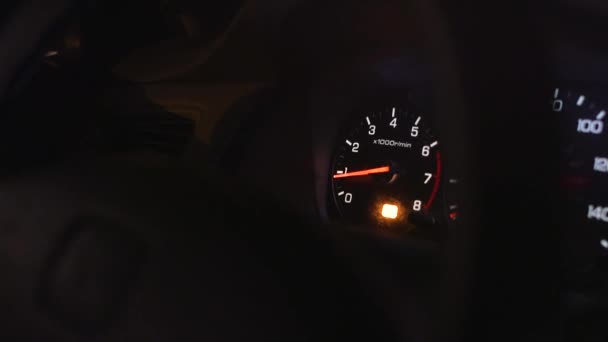 Rpm Gauge Motor Del Coche Recuperando Rpm Bajos Través Del — Vídeo de stock