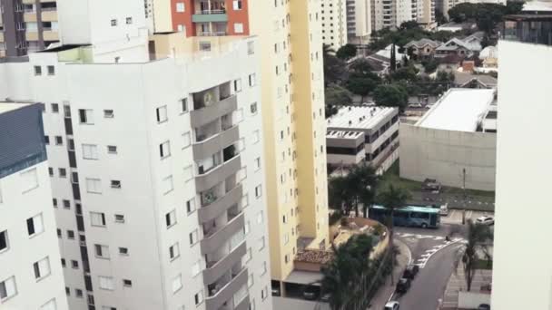 Construção Brasil Com Bandeiras Brasileiras Janelas Contra — Vídeo de Stock