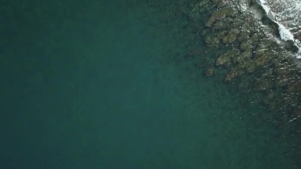 Drone Shot Bird Eye View Going Forward Reef Waves Mauritius — ストック動画