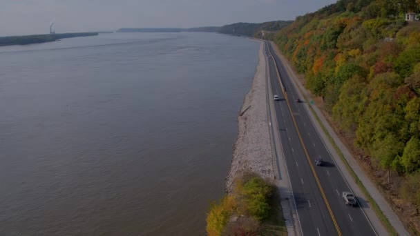 Aerial Great River Road Autumn White Van Approaches Camera Descends — Wideo stockowe