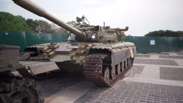 Ukrayna Kiev Deki Dünya Savaşı Müzesinde Rus T72 Tankının Görüntüsü — Stok video