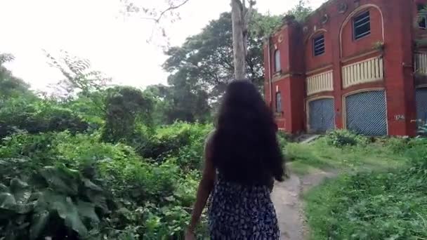 Beautiful Young Girl Walks Abandoned Haunted House Forest Alone — Wideo stockowe