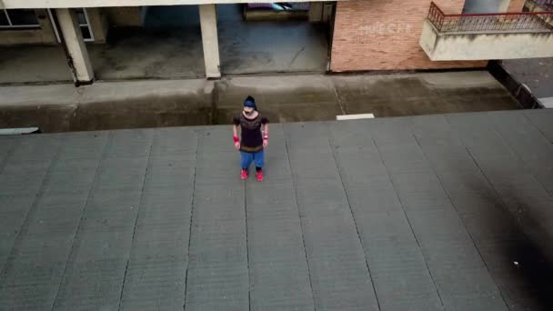 Aerial Drone Shot Young Adult Male Parkour Free Runner Warming — Vídeos de Stock