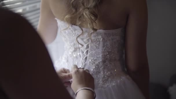 Ayudar Novia Atar Vestido — Vídeos de Stock