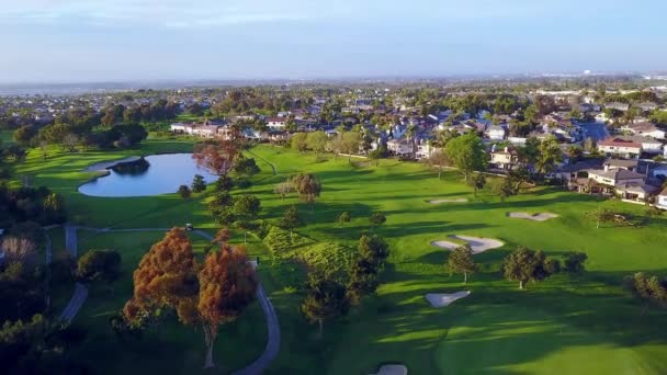 Imagens Drones Sobrevoar Campo Golfe Huntington Beach Filmagem Também Captura — Vídeo de Stock