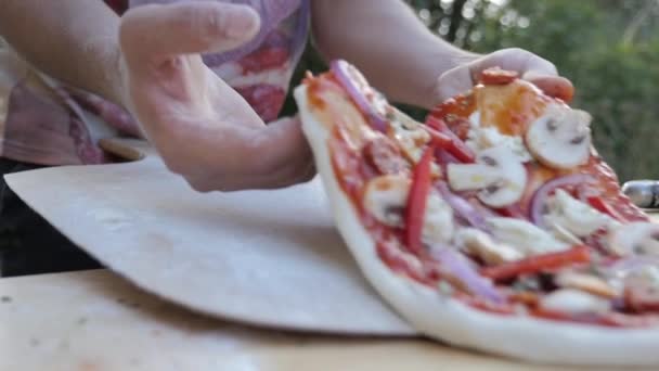 Процессы Приготовления Вкусной Пиццы — стоковое видео