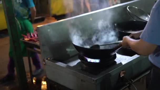 Cozinheiro Preparando Alimentos Kota Kinabalu Mercado Local — Vídeo de Stock