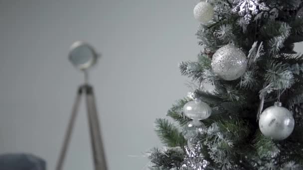 豪華なバブルで装飾されたクリスマスツリー — ストック動画