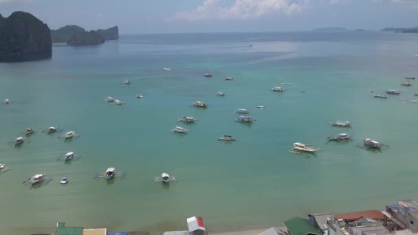 Dağdan Nido Limanı Manzarası Sayısız Tur Teknesine Sahipliği Yapıyor — Stok video