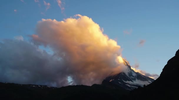 Timelapse Nubes Moviéndose Alrededor Del Matterhorn Atardecer Zermatt Suiza — Vídeos de Stock