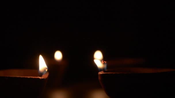 Diwali Terracota Diyas Sobre Fondo Oscuro Que Utilizan Para Iluminar — Vídeos de Stock